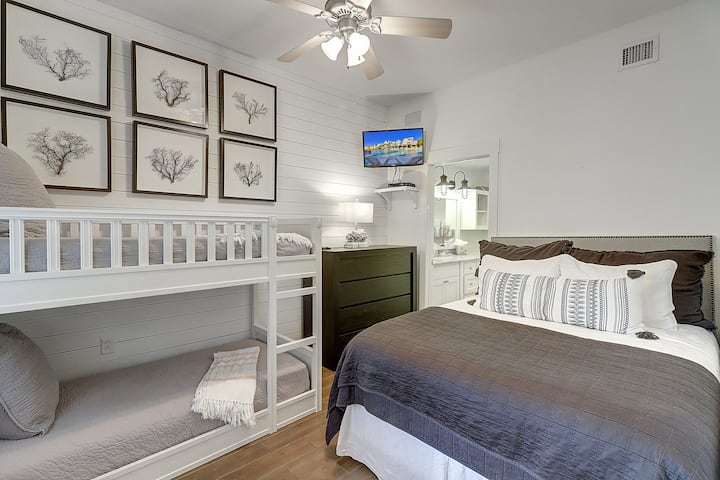 Queen/Bunk Room. 