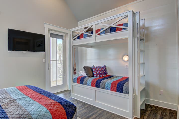 მე-2 სართულის ორსართულიანი ოთახი. 