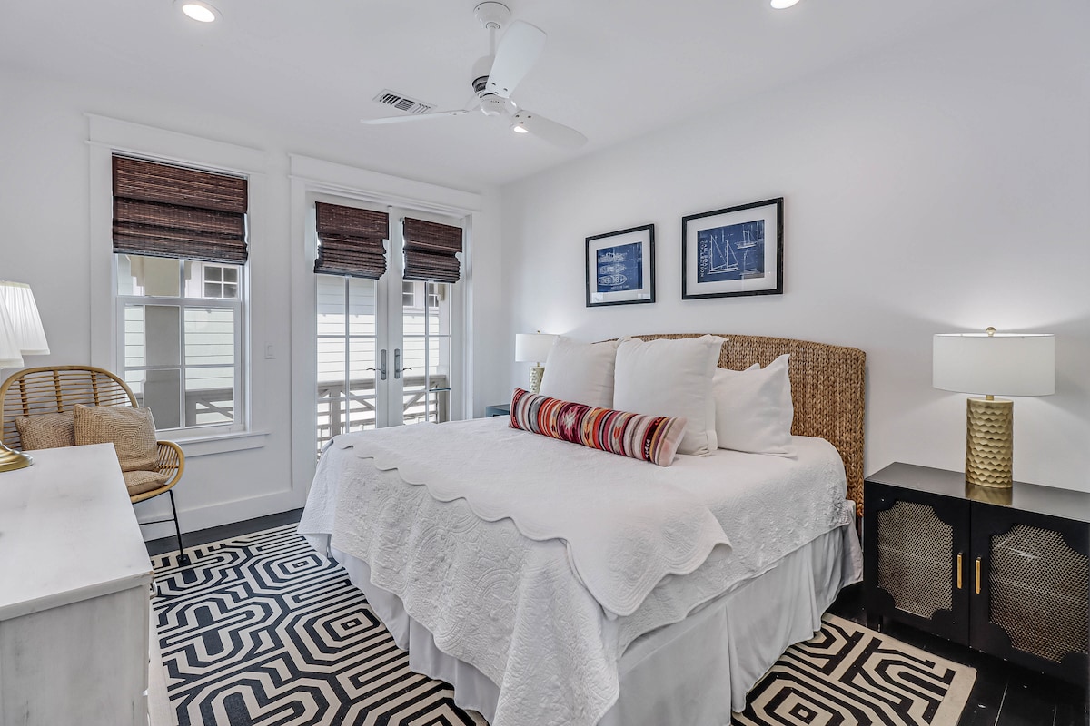 主加大双人床卧室， 2楼。 