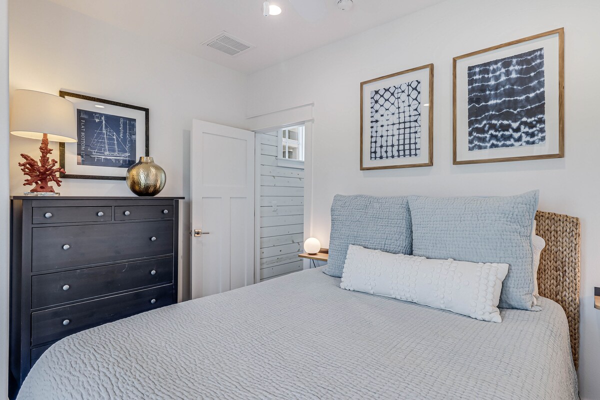 标准双人床卧室， 2楼。 