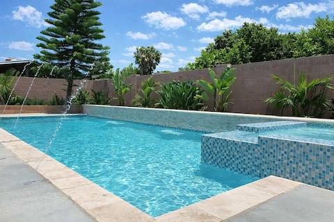 Disneyland Spacious 8BR 4BA Pool, HotTub, Large Pa