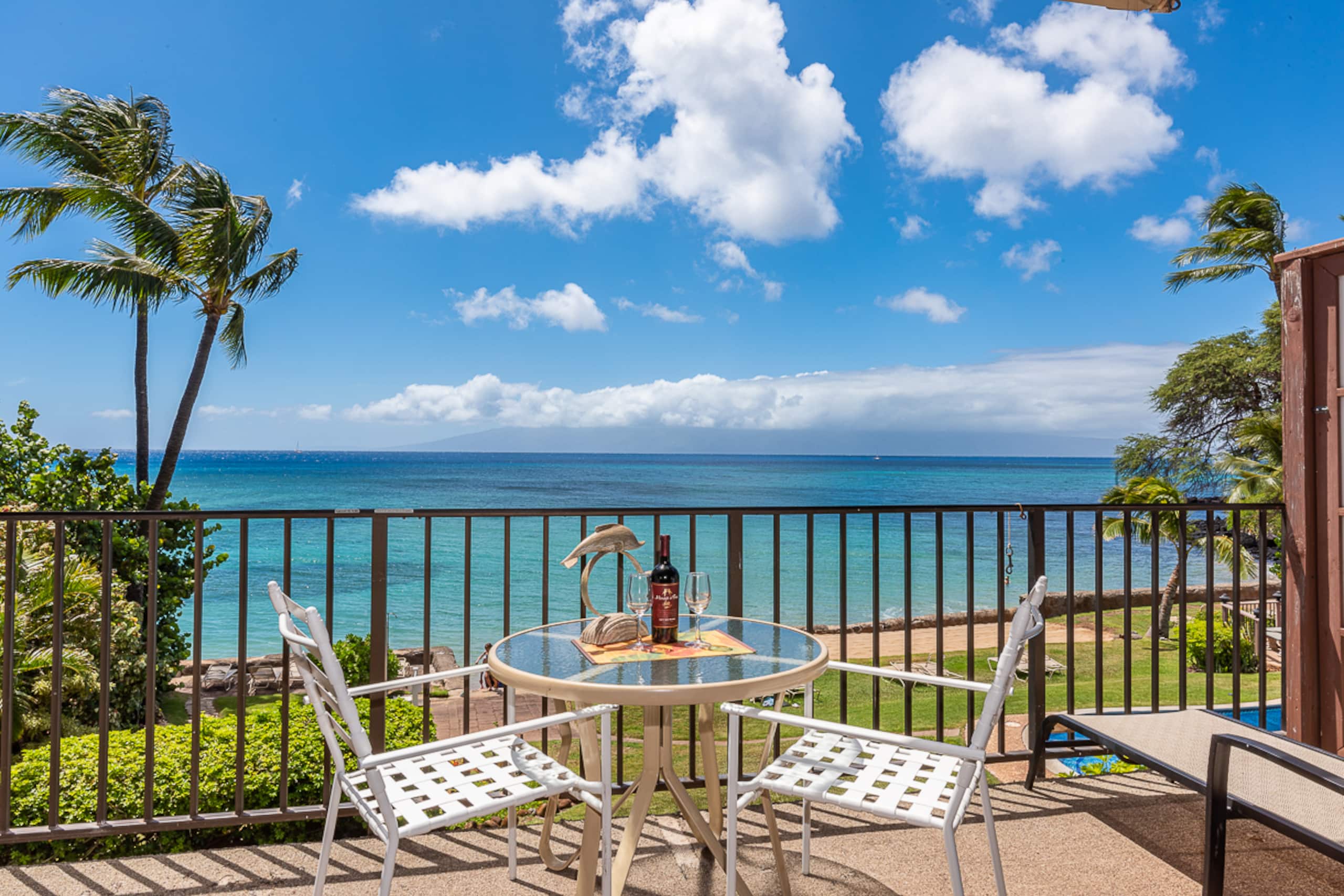Condo in Lahaina · ★4.91 · 2 bedrooms · 3 beds · 1 bath - Image 2