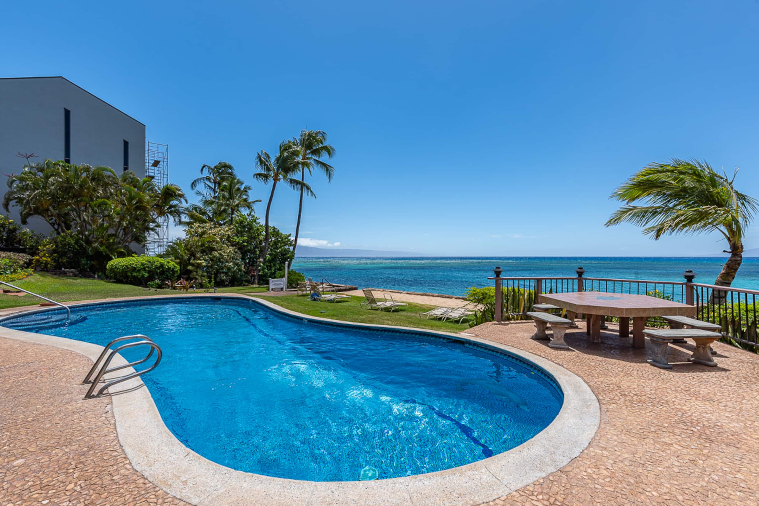 Condo in Lahaina · ★4.91 · 2 bedrooms · 3 beds · 1 bath - Image 23