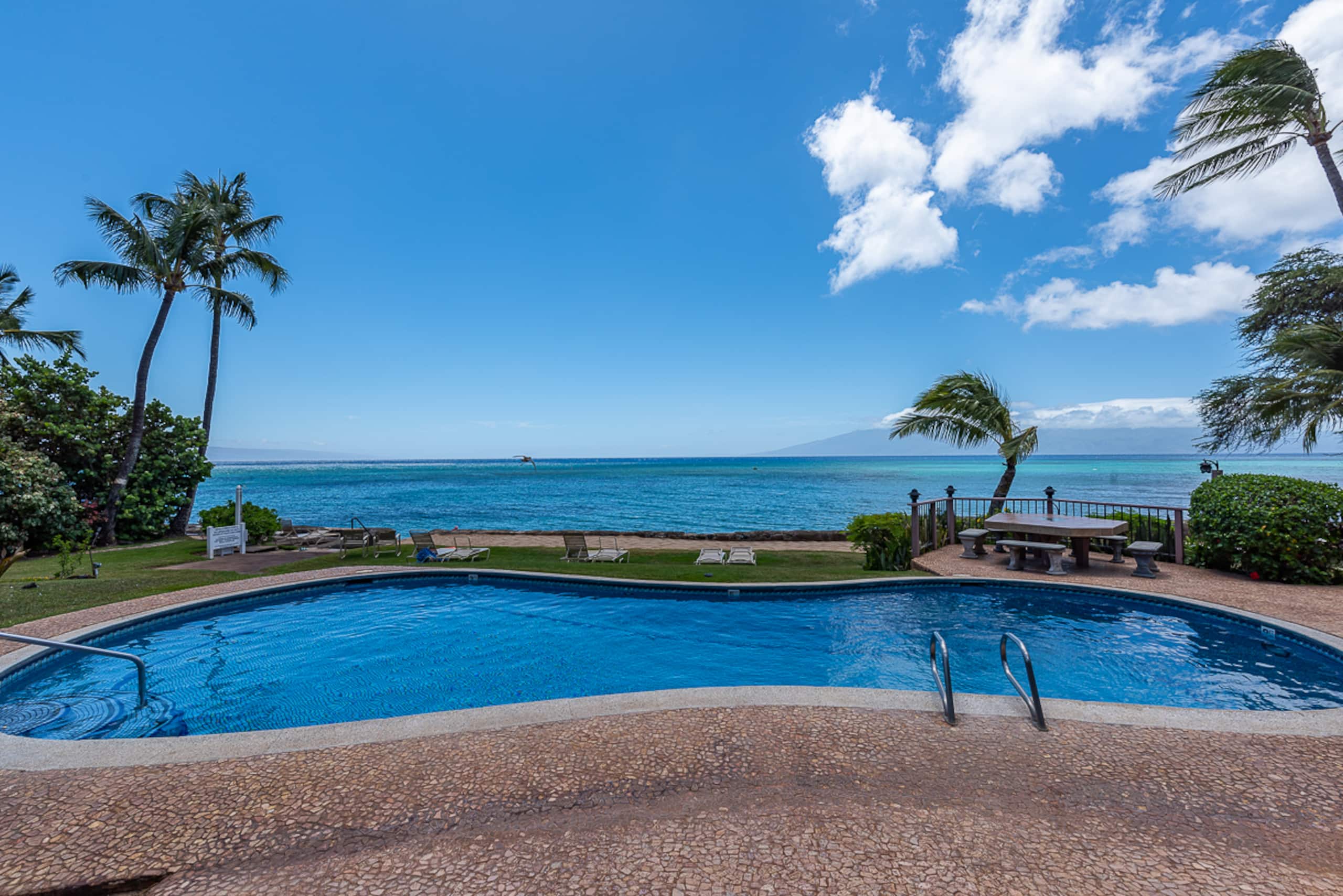 Condo in Lahaina · ★4.91 · 2 bedrooms · 3 beds · 1 bath - Image 3
