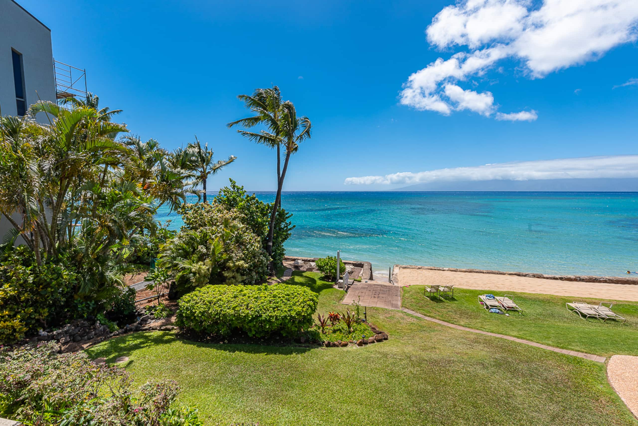 Condo in Lahaina · ★4.91 · 2 bedrooms · 3 beds · 1 bath - Image 35