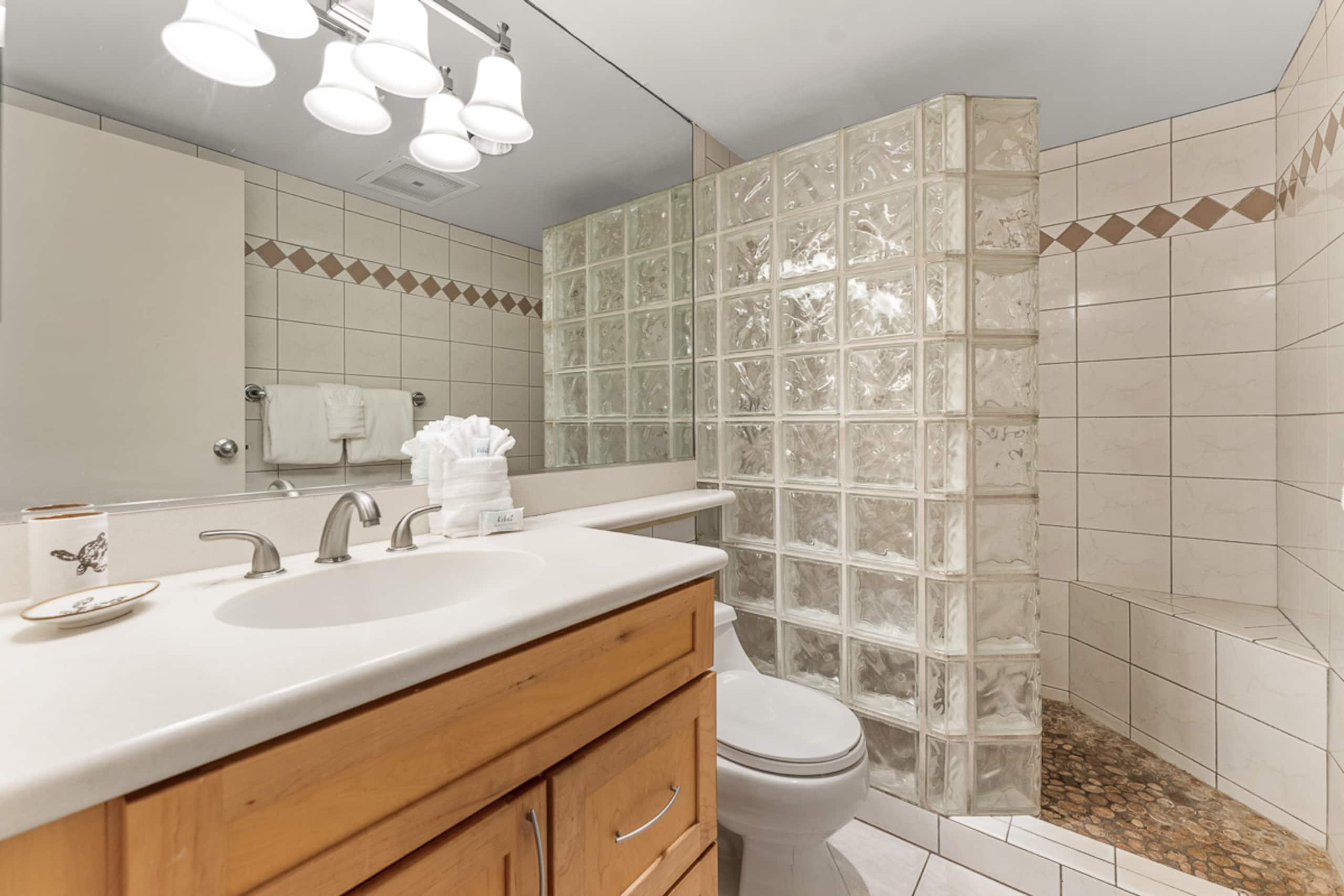 Condo in Lahaina · ★4.79 · 2 bedrooms · 3 beds · 2 private baths - Image 19