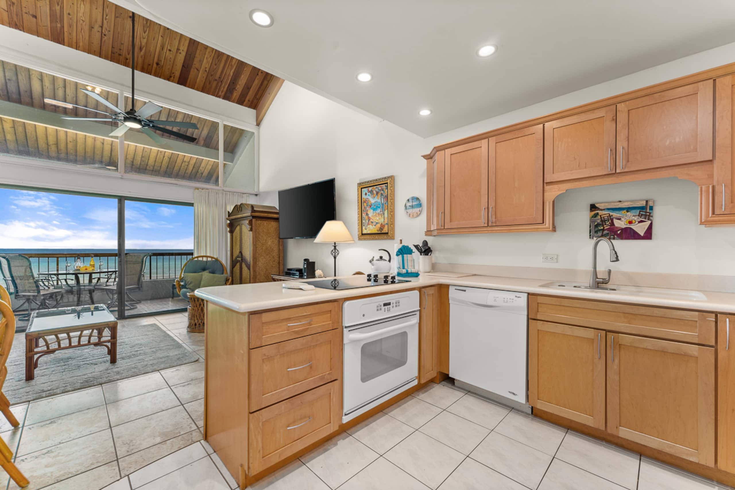 Condo in Lahaina · ★4.79 · 2 bedrooms · 3 beds · 2 private baths - Image 13