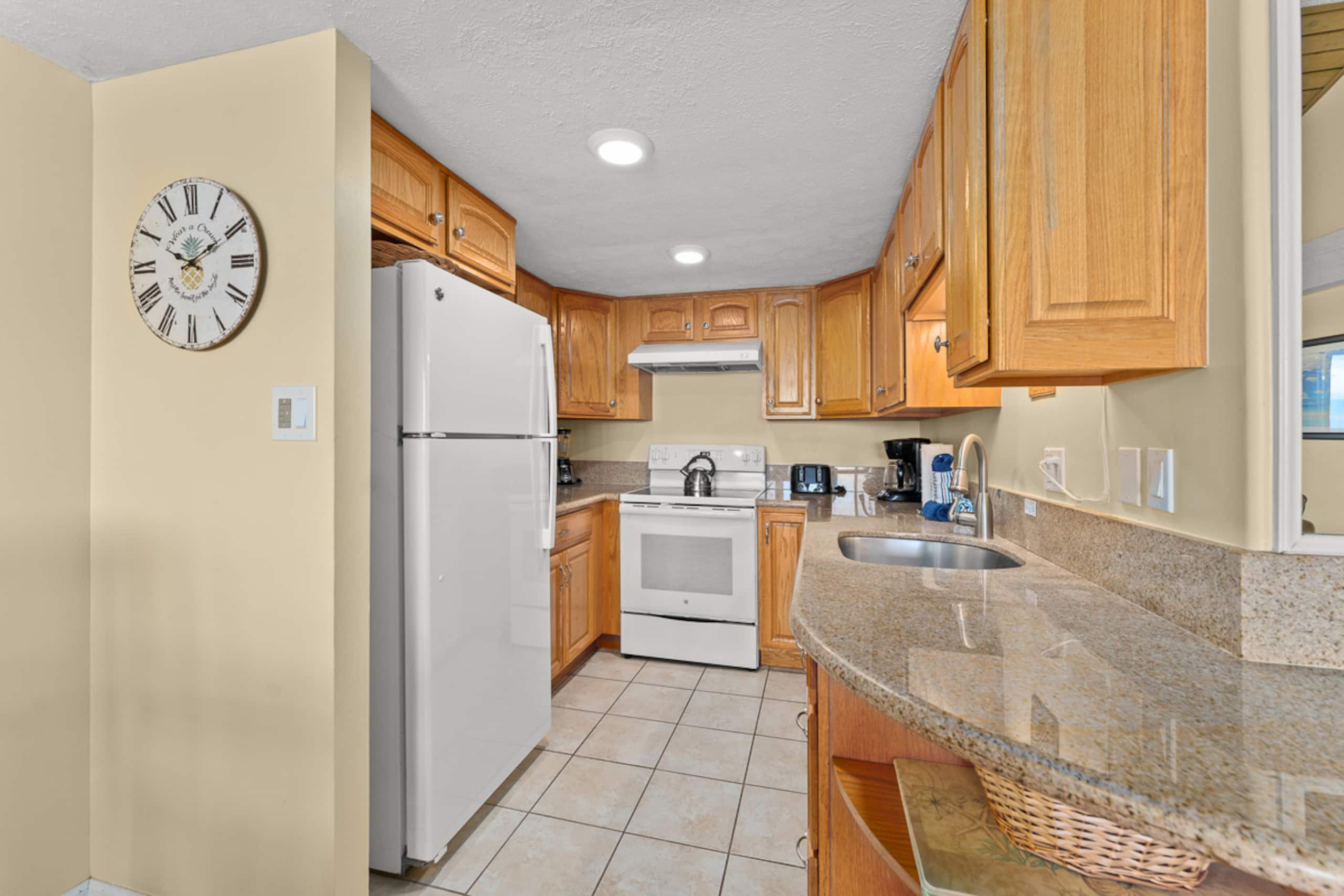 Condo in Lahaina · ★4.91 · 2 bedrooms · 4 beds · 1.5 private baths - Image 11