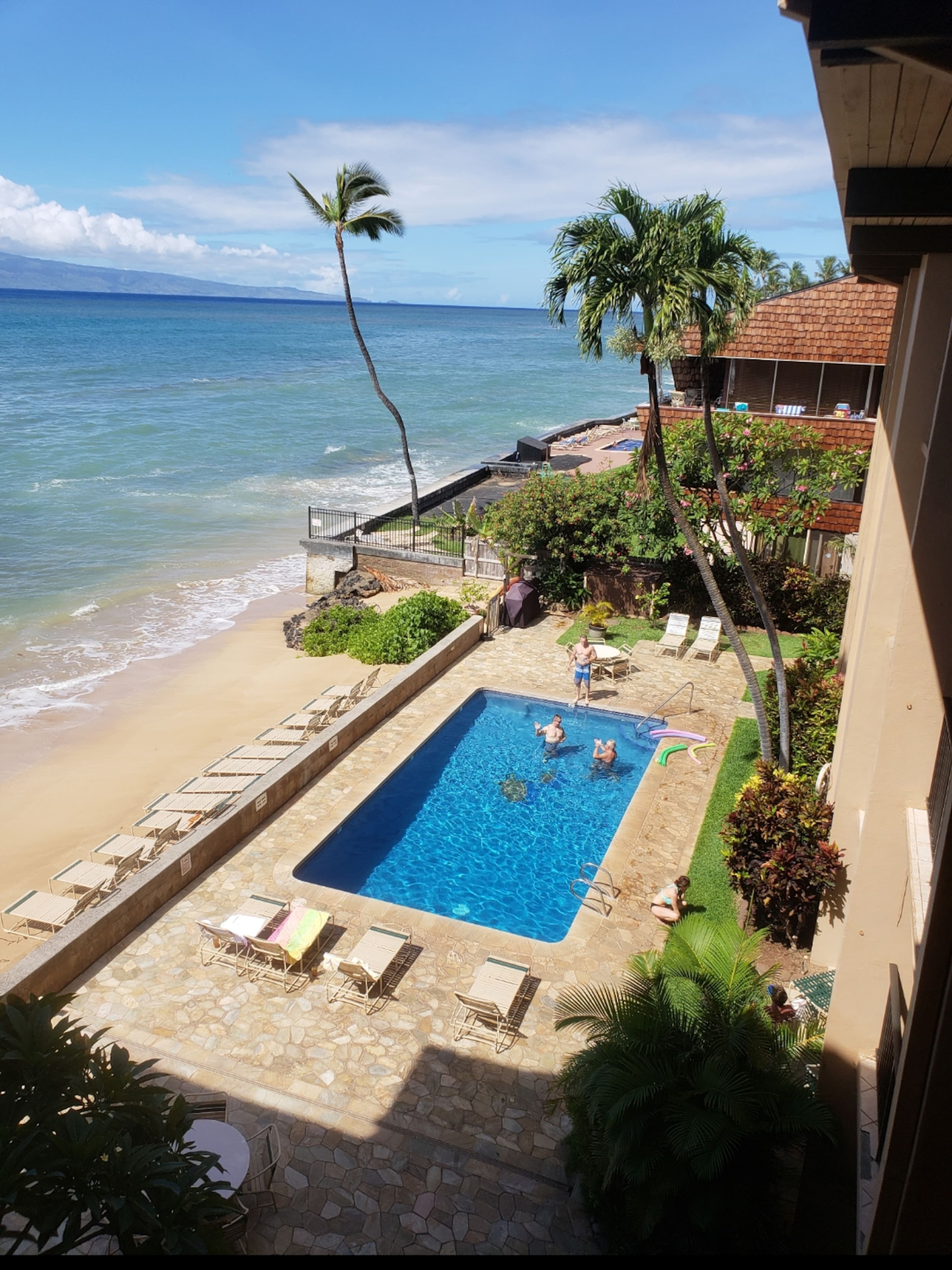 Condo in Lahaina · ★4.91 · 2 bedrooms · 4 beds · 1.5 private baths - Image 36
