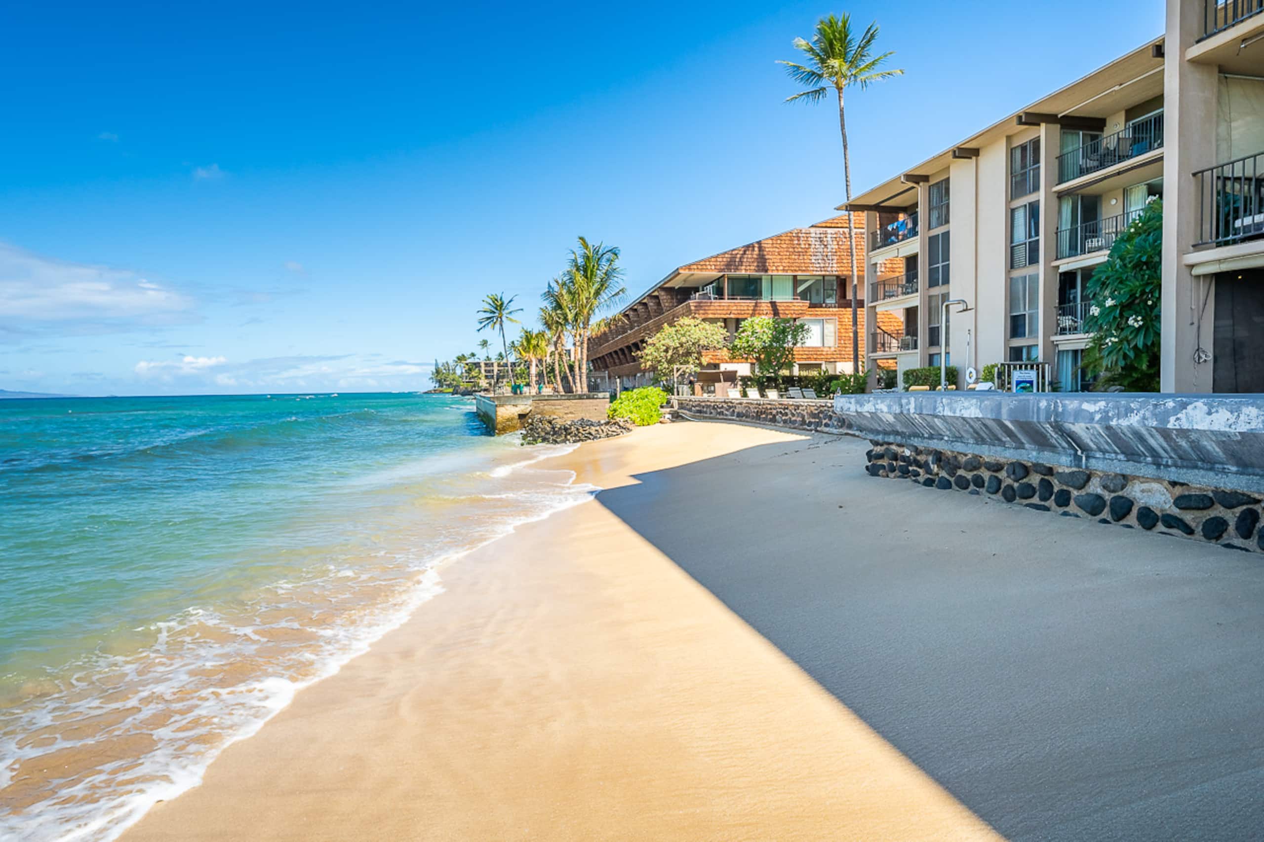 Condo in Lahaina · ★4.91 · 2 bedrooms · 4 beds · 1.5 private baths - Image 32
