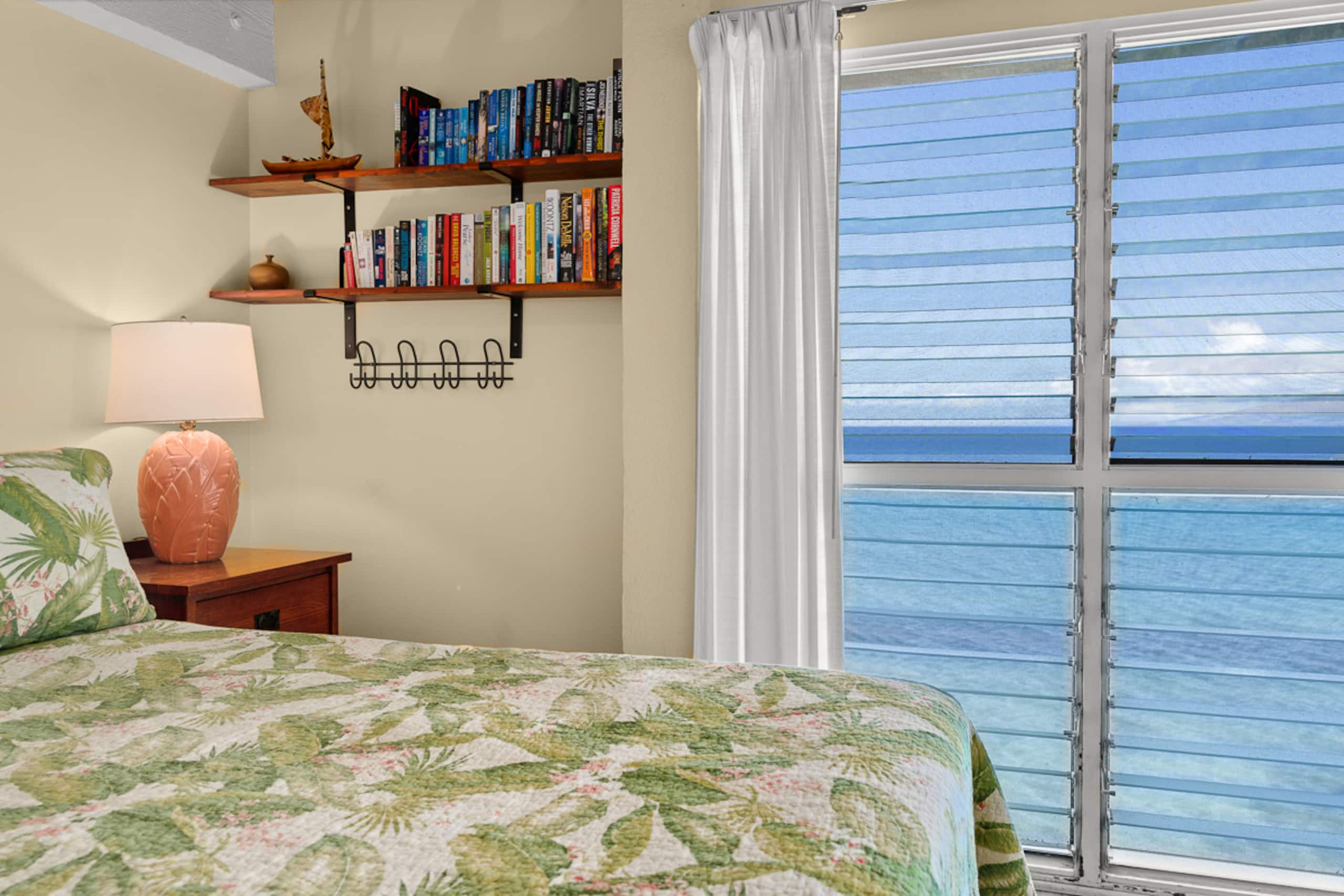 Condo in Lahaina · ★4.91 · 2 bedrooms · 4 beds · 1.5 private baths - Image 25