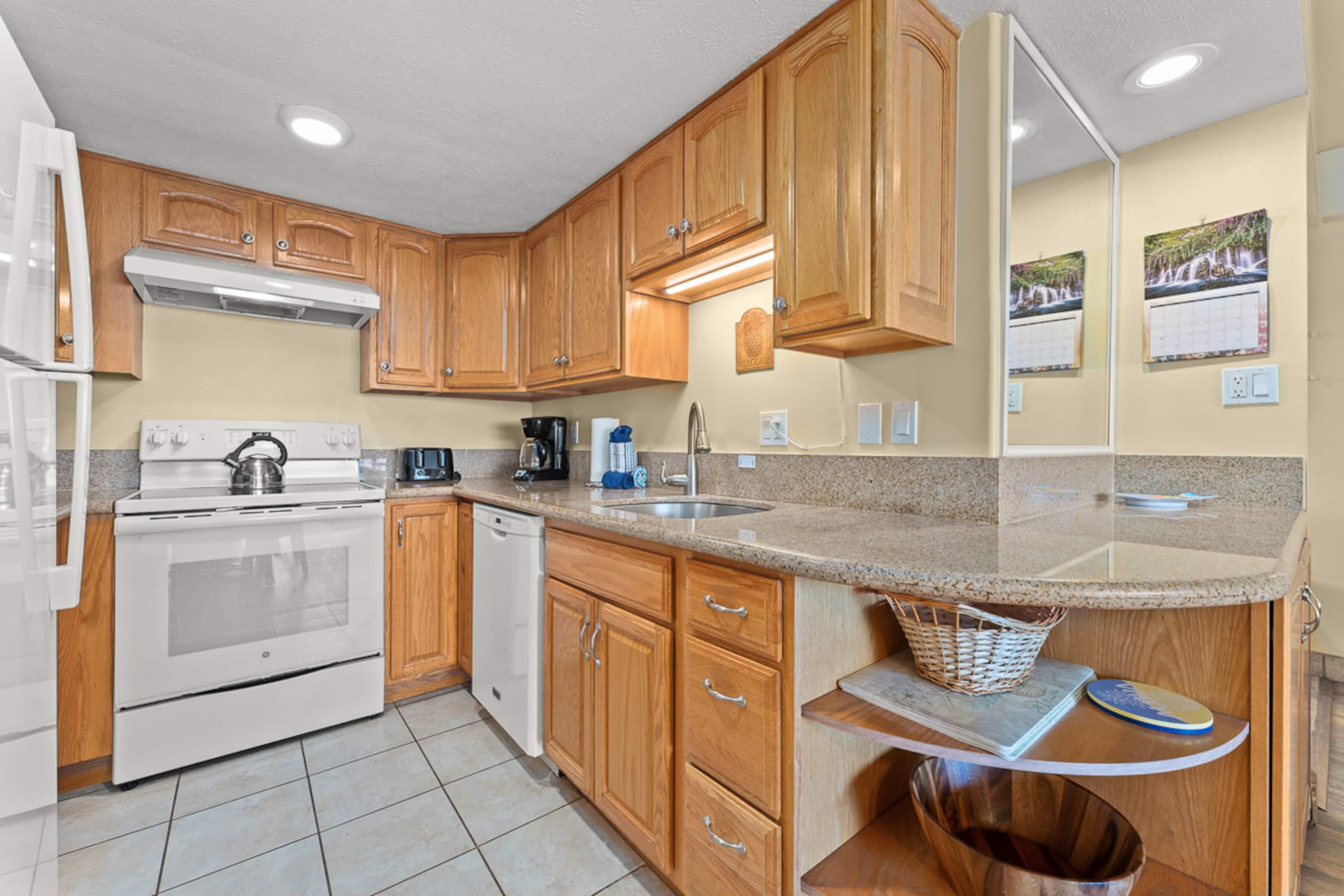 Condo in Lahaina · ★4.91 · 2 bedrooms · 4 beds · 1.5 private baths - Image 13