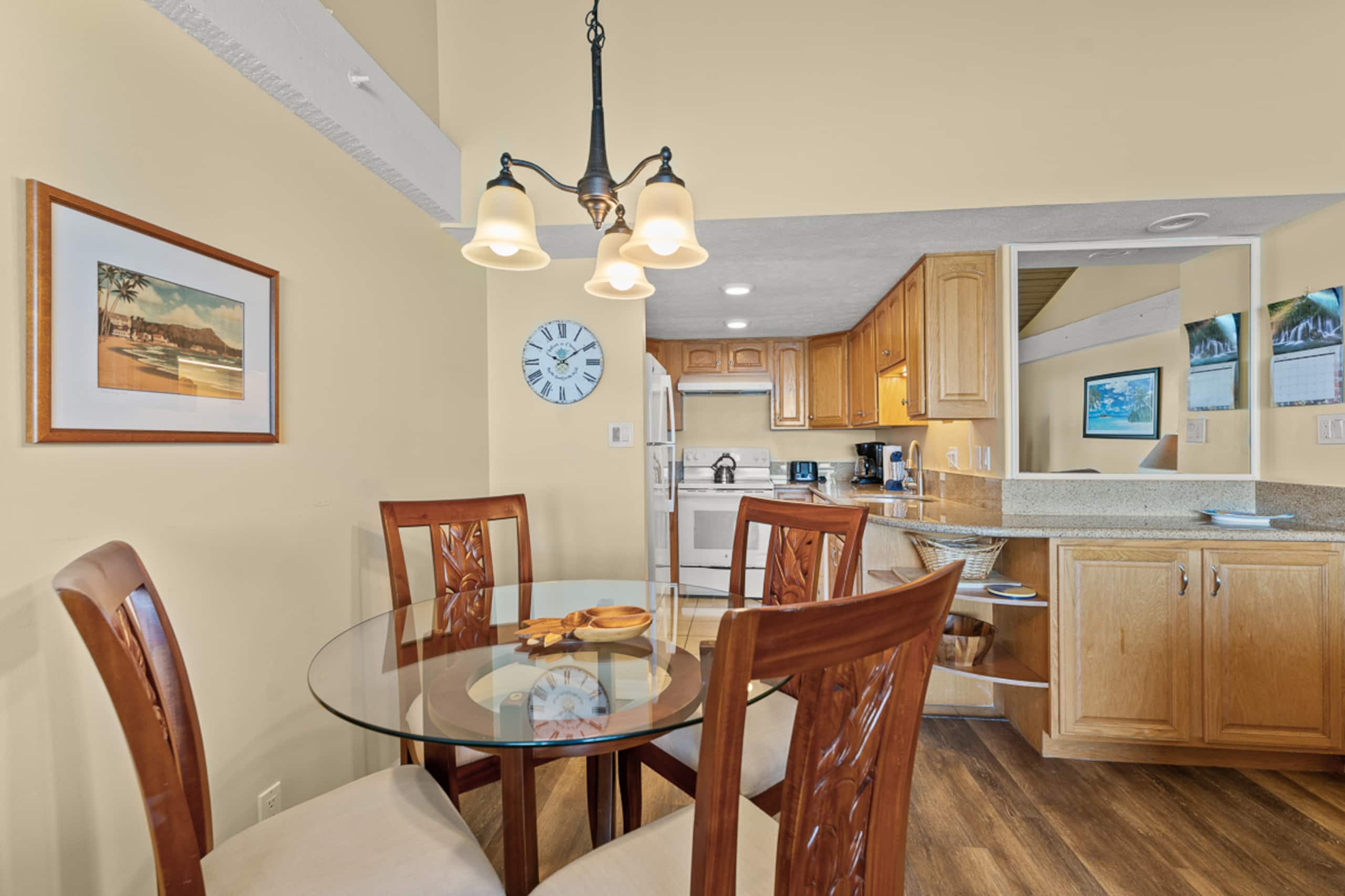 Condo in Lahaina · ★4.91 · 2 bedrooms · 4 beds · 1.5 private baths - Image 7