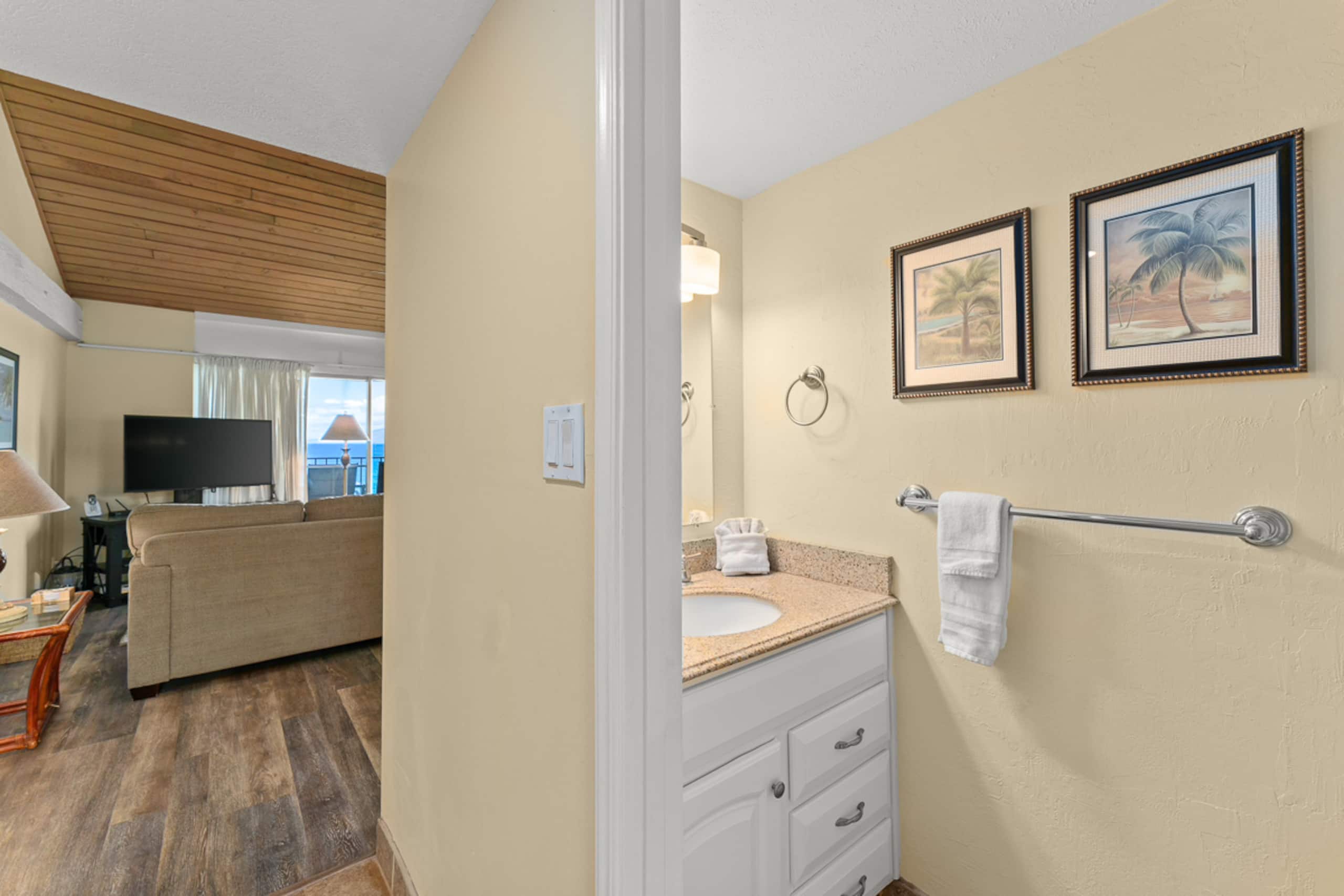 Condo in Lahaina · ★4.91 · 2 bedrooms · 4 beds · 1.5 private baths - Image 16