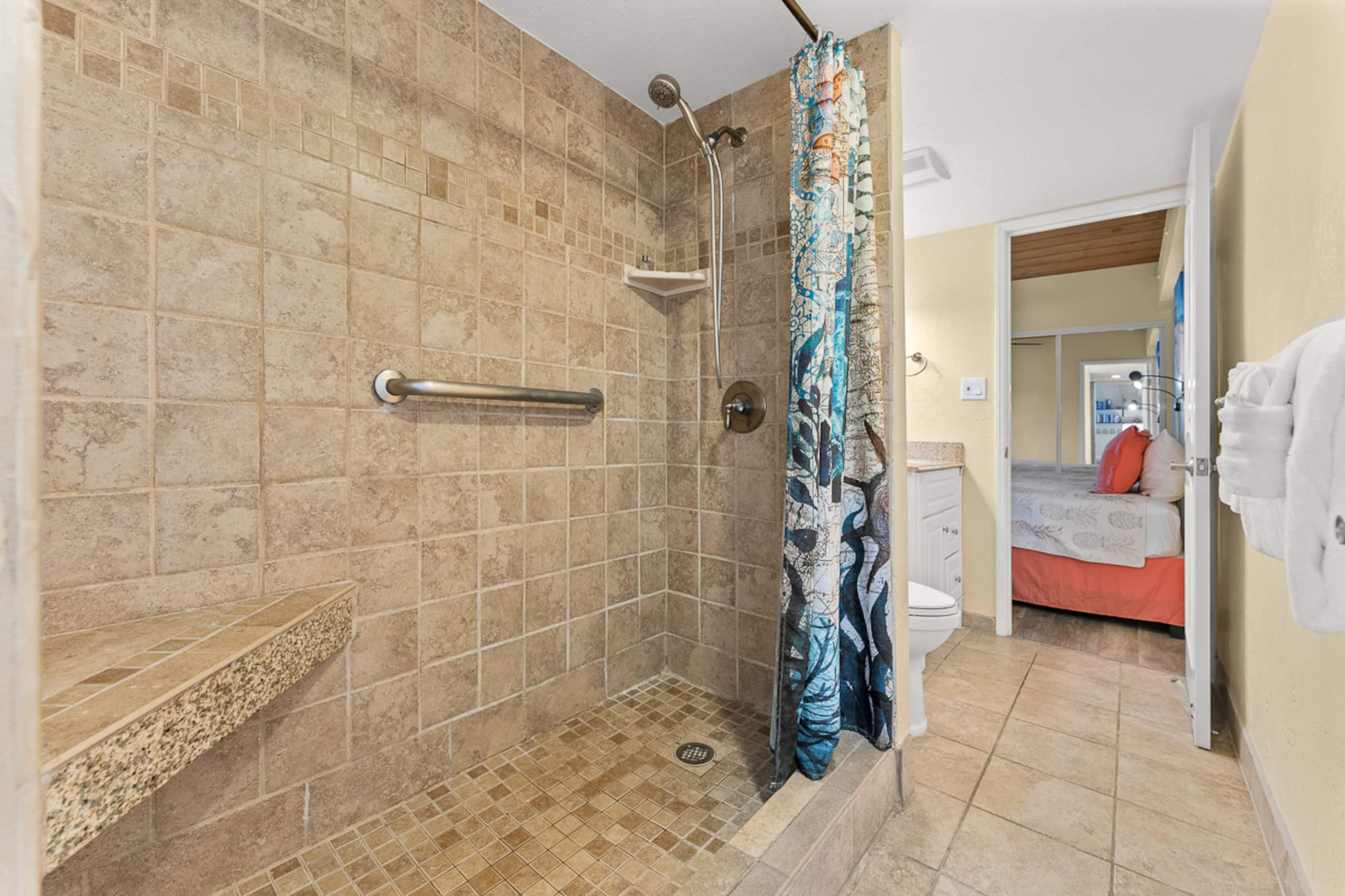 Condo in Lahaina · ★4.91 · 2 bedrooms · 4 beds · 1.5 private baths - Image 26