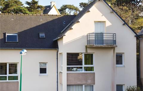 Awesome apartment in Trevou Treguignec with WiFi