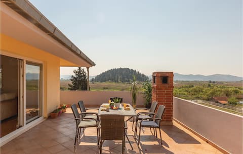 Awesome apartment in Rogotin with WiFi