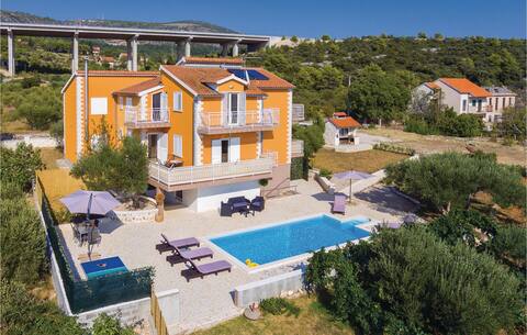 Successful Airbnb property: Beautiful apartment in Sibenik in Dubrava Kod šibenika