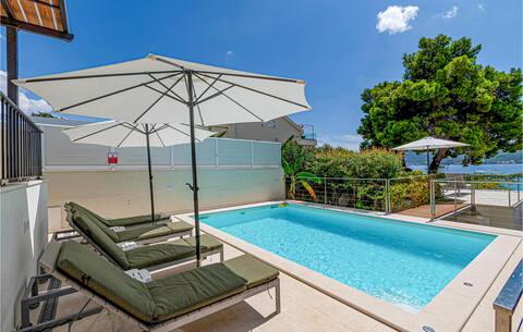 Lovely home in Viganj with outdoor swimming pool