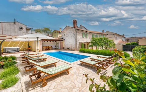 Gorgeous home in Krnica