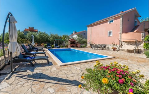 Amazing home in Miranje