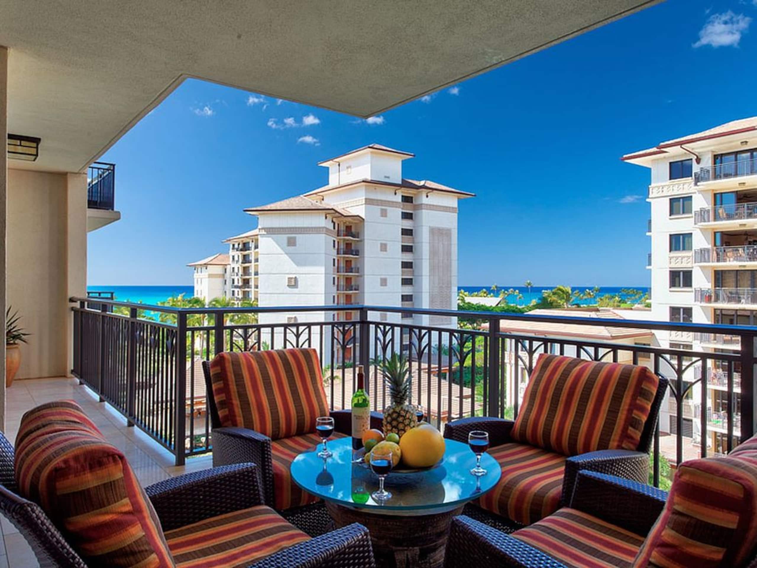Villa in Honolulu County · ★4.84 · 3 bedrooms · 4 beds · 3 private baths - Image 2