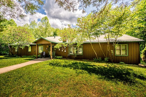 Country Resort Vacation Cabin | Hot Tub • Pool