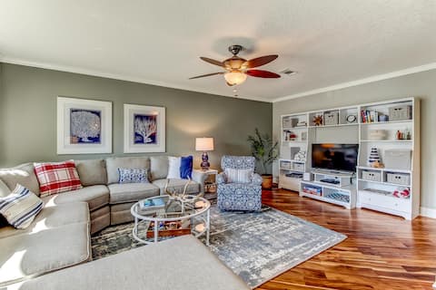 Beachside 3BR condo with pool