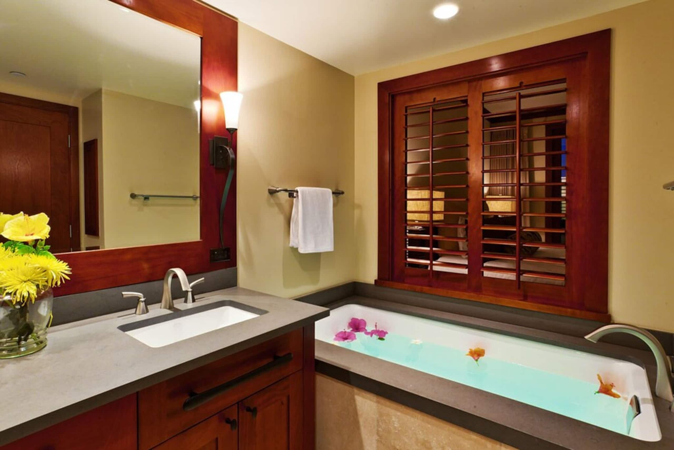 Villa in Ko Olina Beach · ★4.93 · 2 bedrooms · 4 beds · 2 private baths - Image 12