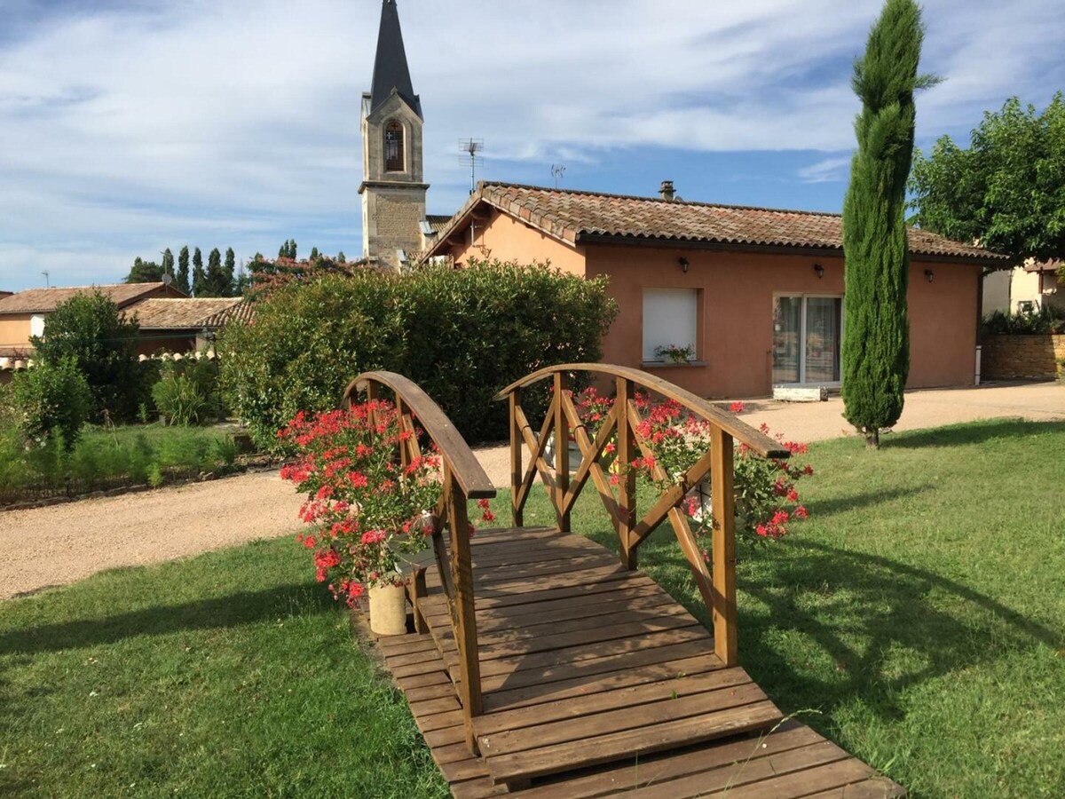Messimy Sur Saone Vacation Rentals Homes Auvergne Rhone Alpes France Airbnb