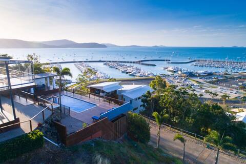 Nautilus On The Hill - Luxury Holiday Home in Central Airlie
