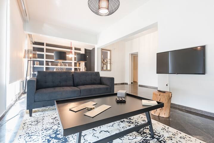 Traveler’s Dream 4 brdm Renovated Penthouse