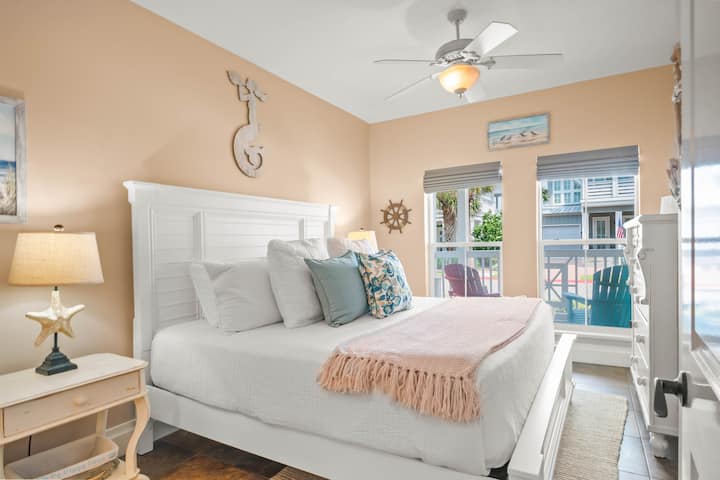 1-ლი სართულის დედოფლის საძინებელი . 