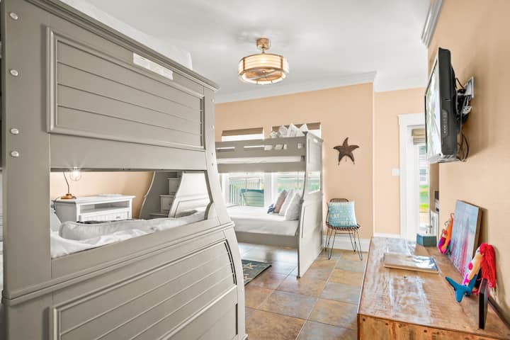 1-ლი სართულის ორსართულიანი ოთახი. 