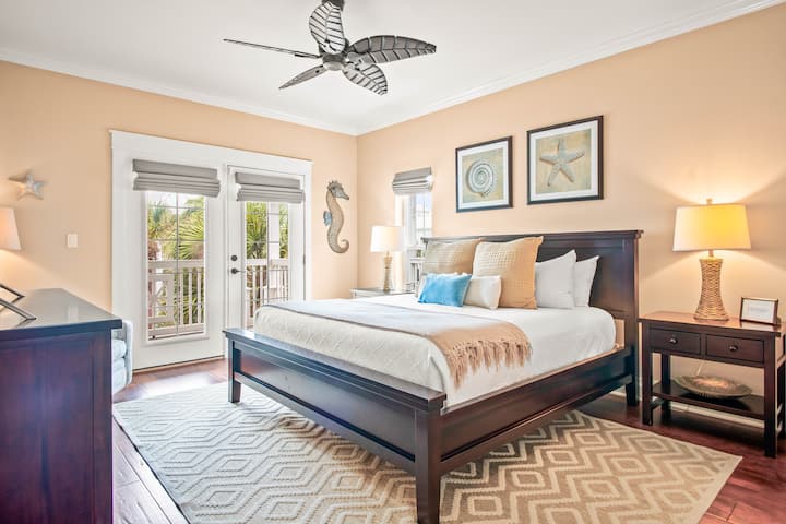 Მე-2 სართულის ძირითადი დიდი საძინებლის ფართო ხედი. 