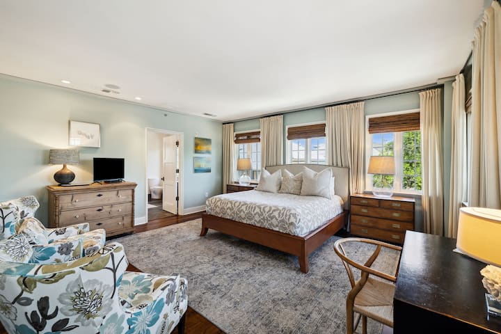 جناح أساسي واسع يضم سرير كينج