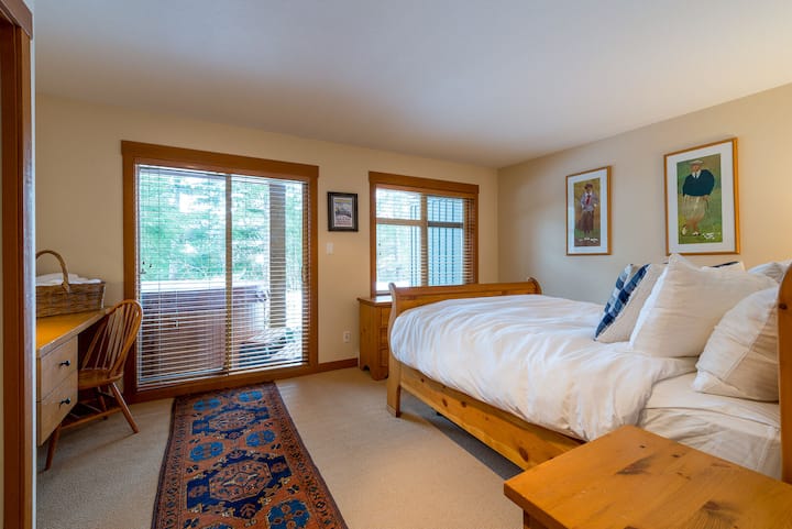 מפלס תחתון - חדר שינה שני עם מיטת קווין סייז + טרנדל