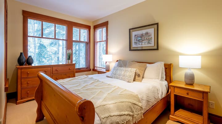 Долно ниво - 3 - та спалня с двойно легло