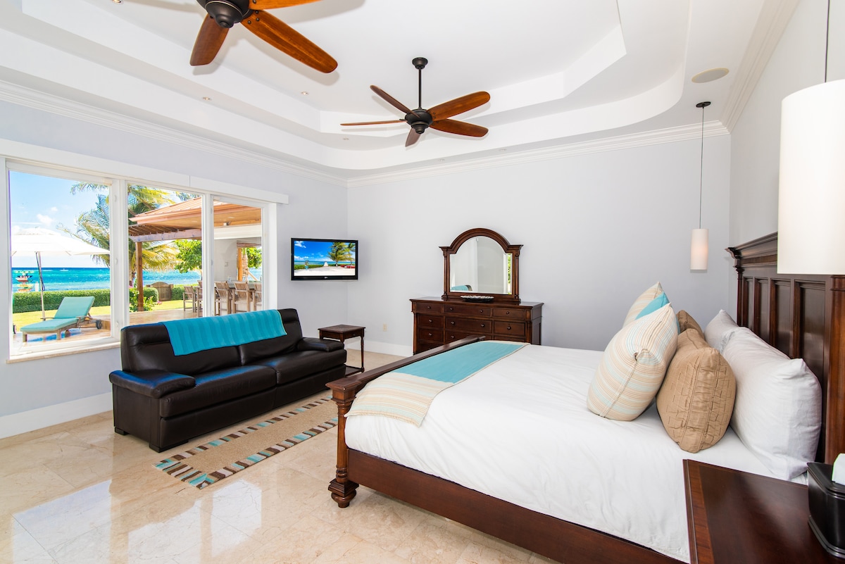 غرفة نوم فارواي الرئيسية المطلة على المحيط