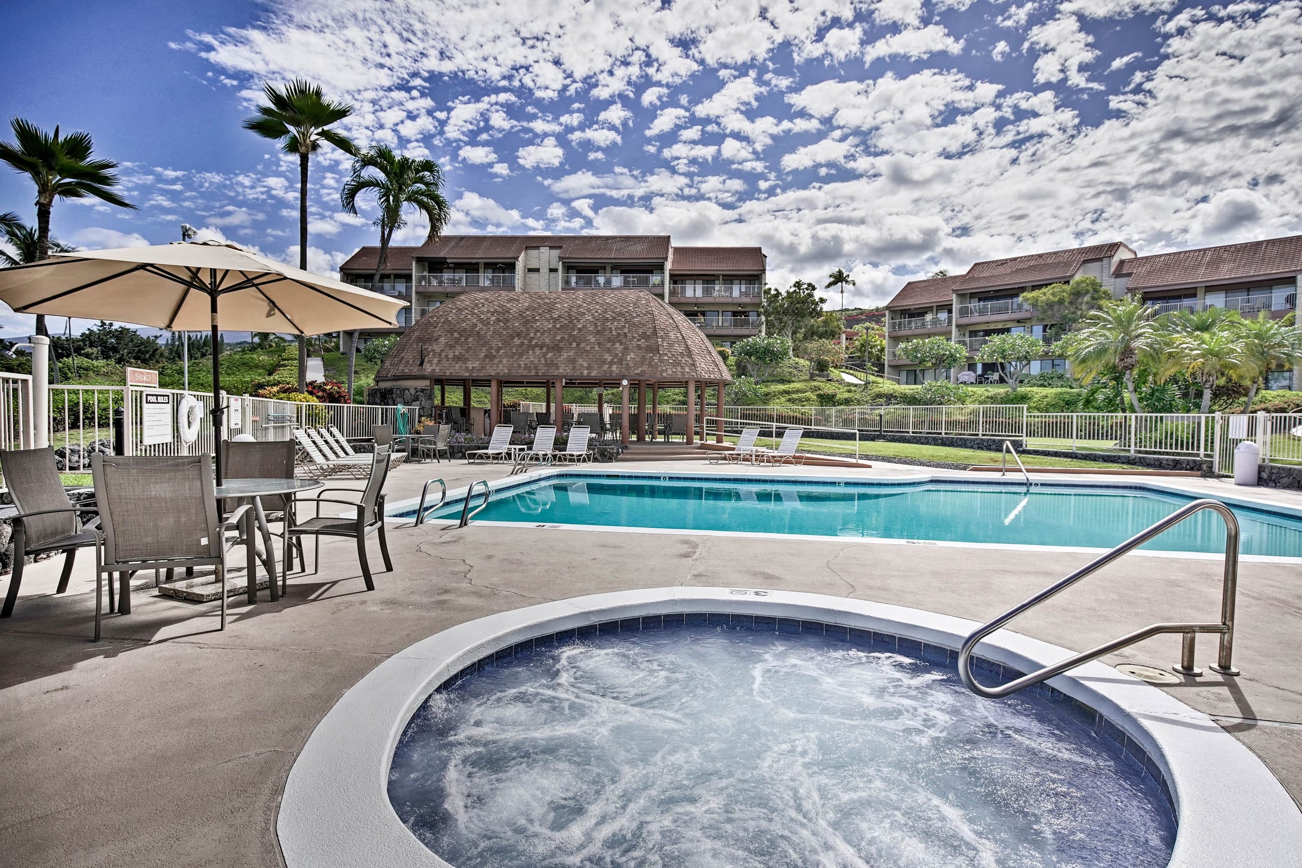Condo in Kailua-Kona · ★4.97 · 2 bedrooms · 2 beds · 2 shared baths - Image 2