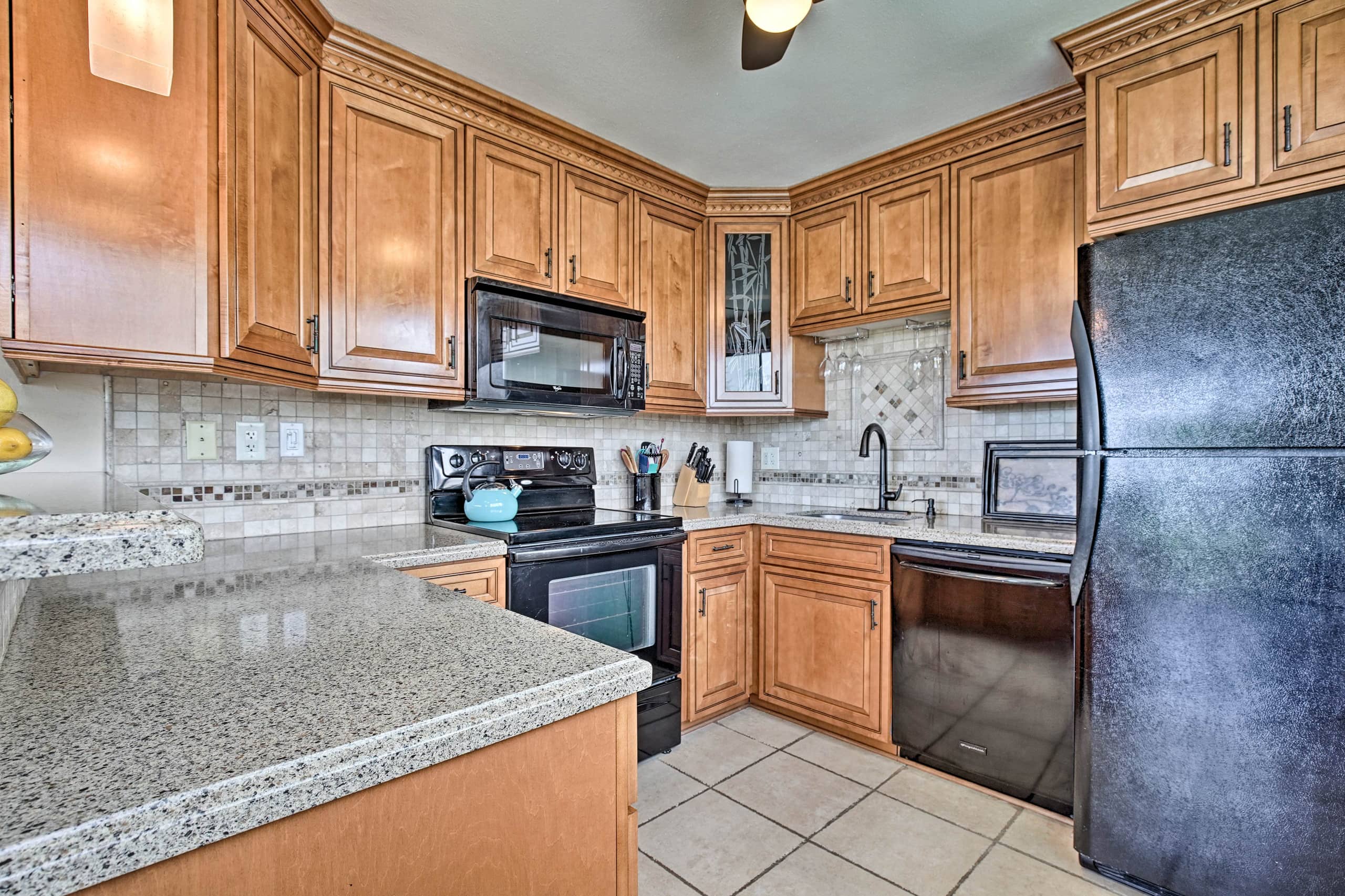 Condo in Kailua-Kona · ★4.97 · 2 bedrooms · 2 beds · 2 shared baths - Image 8