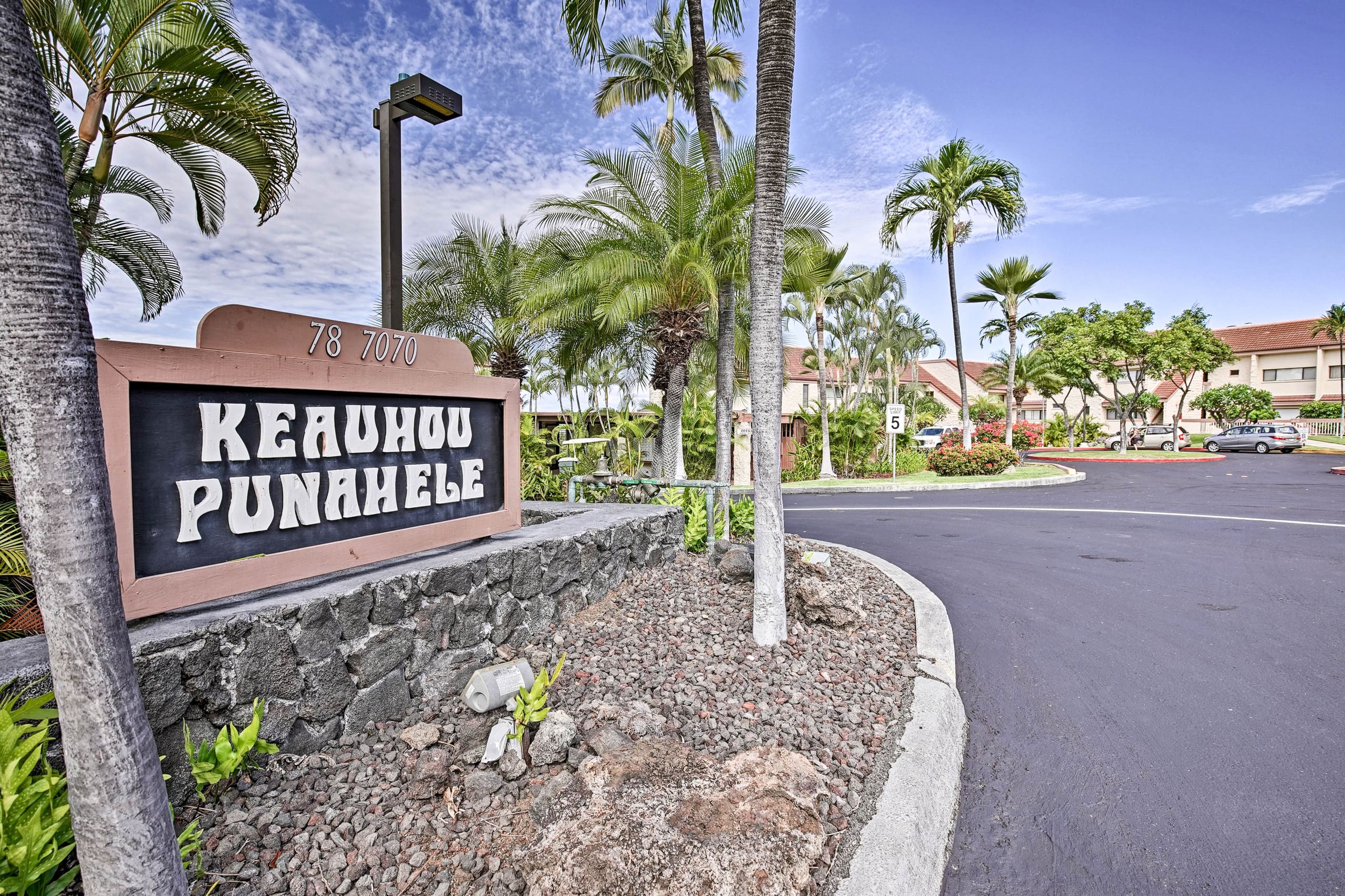 Condo in Kailua-Kona · ★4.97 · 2 bedrooms · 2 beds · 2 shared baths - Image 27