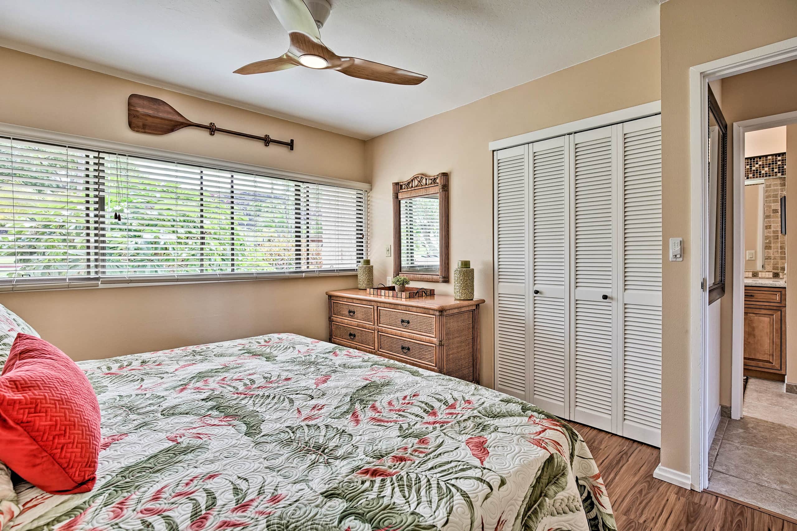 Condo in Kailua-Kona · ★4.97 · 2 bedrooms · 2 beds · 2 shared baths - Image 16