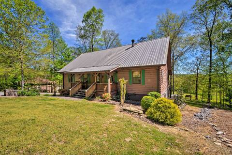 Cozy Trenton Cabin w/ Spa ~ 15 Mi to Lookout Mtn!