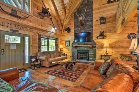 Trenton Cabin w/ Hot Tub - 14 Mi to Lookout Mtn!