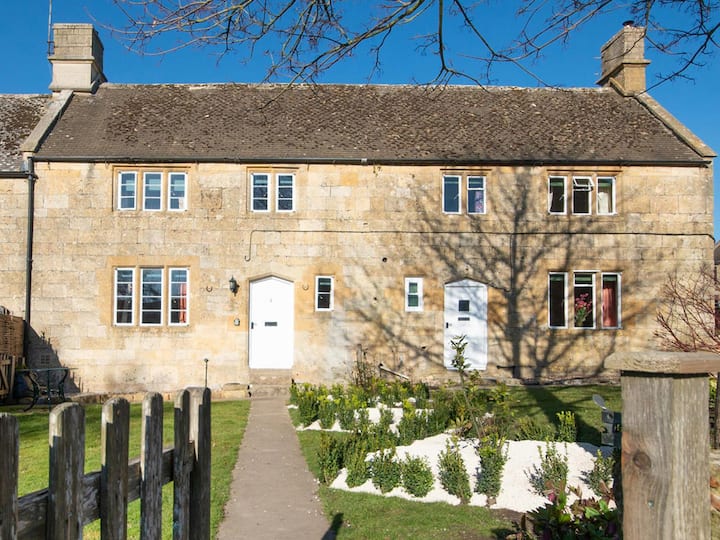 Truffles Cottage - Sudeley Castle