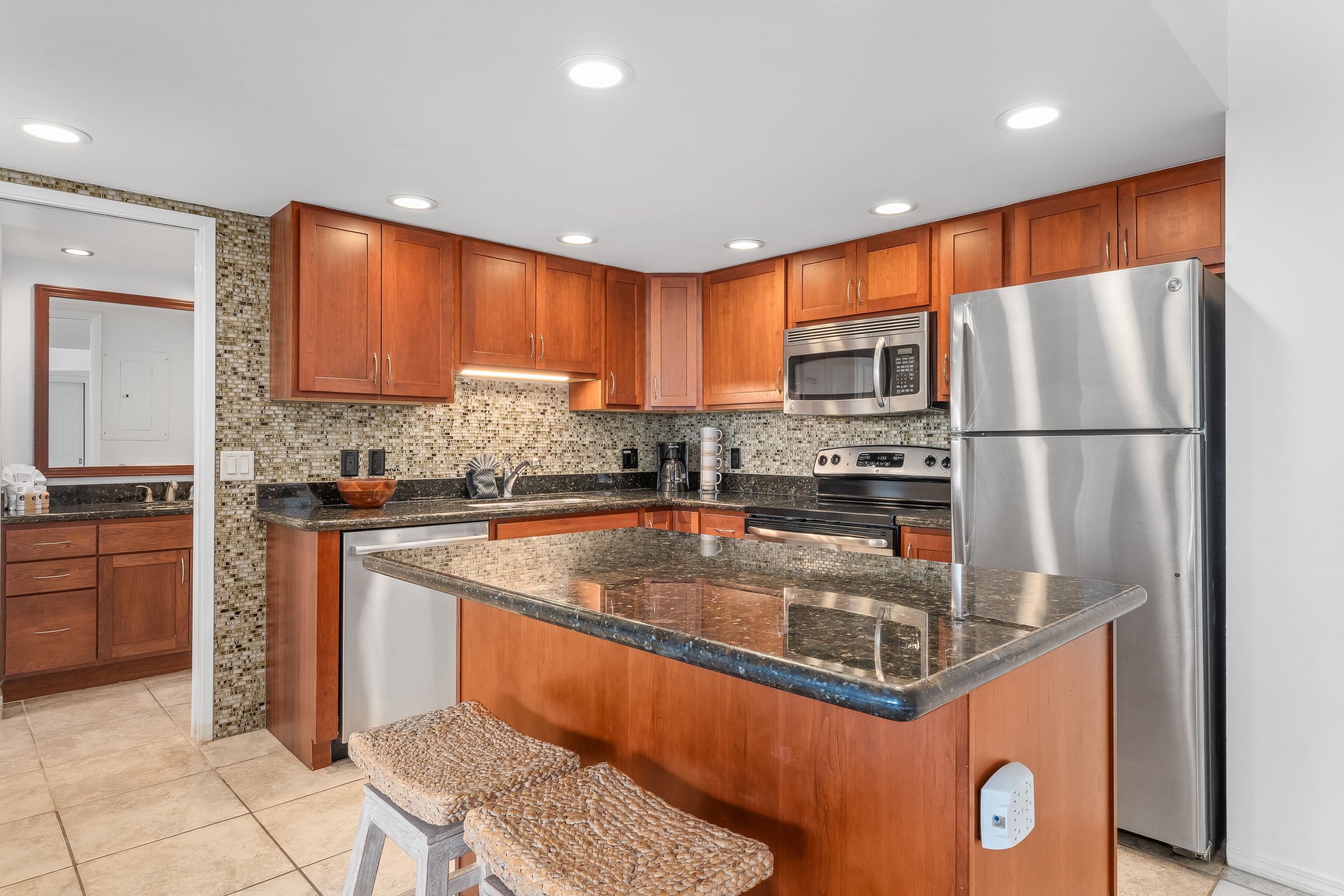 Condo in Kihei · ★4.64 · 2 bedrooms · 4 beds · 2 private baths - Image 11