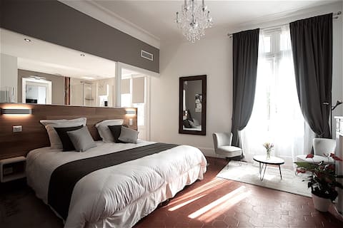 Double room-Executive-Private Bathroom-Landmark vi