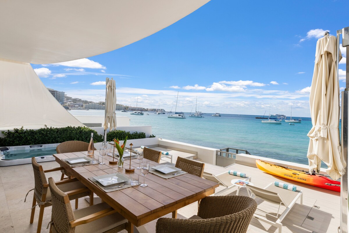 Five Star Luxury Beachfront Condo Private Hot Tub - Condominiums