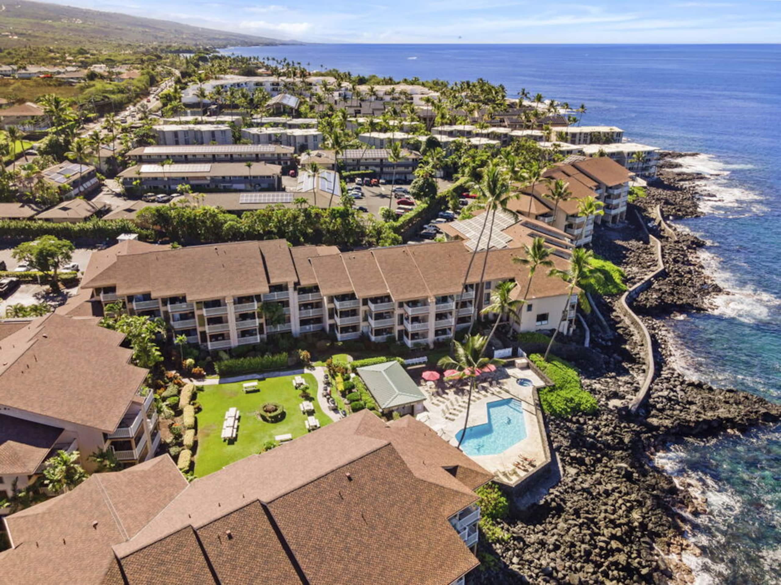 Condo in Kailua-Kona · ★4.4 · 2 bedrooms · 3 beds · 2 baths - Image 27